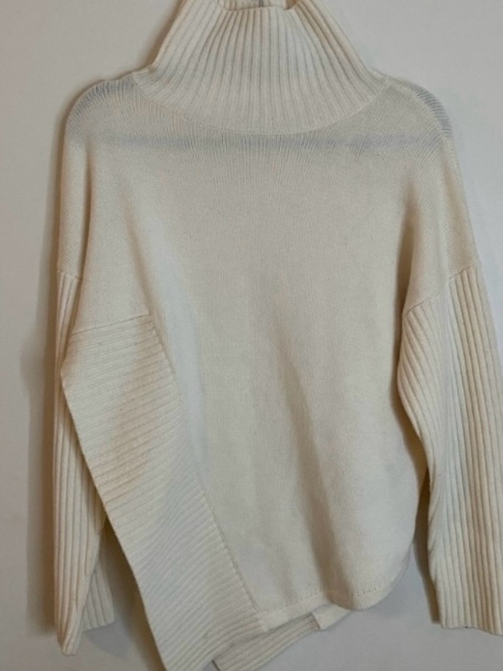 Gentle Herd 100% wool Cream Turtleneck asymmetrical Rib-Sleeve Women's Sweater
